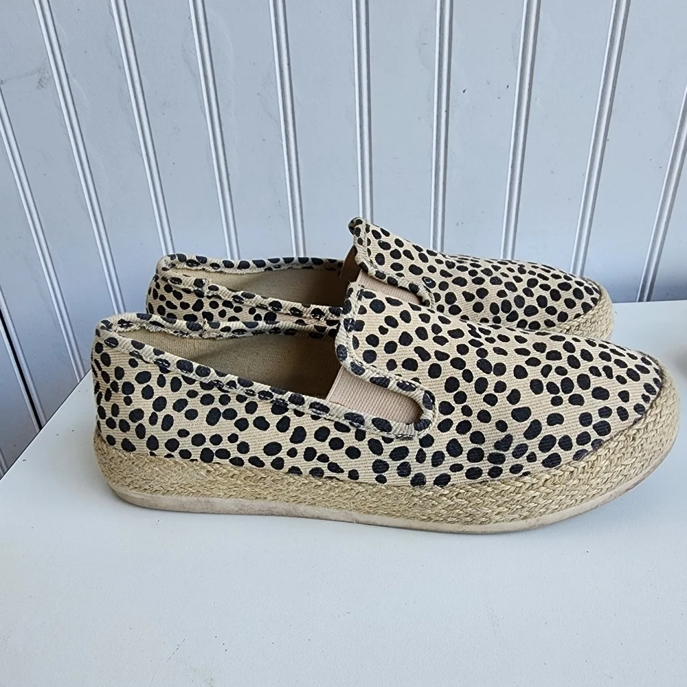 ESprit woman’s slip-on shoes Beige Black Leopard Print Canvas Espadrille Sz 9